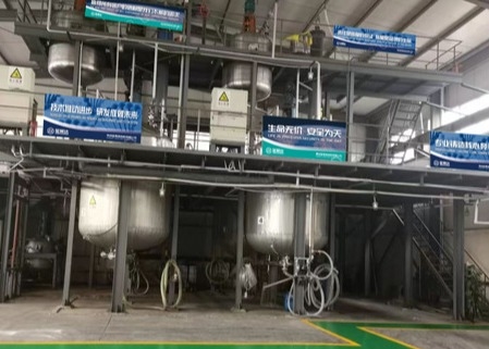 Contenido sólido superficial de papel de apresto de embalaje AKD el 20% el 25%