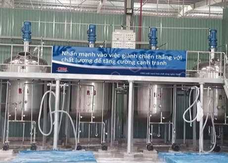 Alto despumador blanco de la emulsión JH901B del contenido sólido para las aguas residuales en fabricación de papel con el empaquetado del tambor