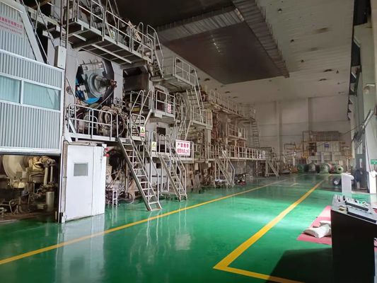 Buen precio Agente de resistencia en seco líquido transparente e incoloro para estabilidad de almacenamiento de 6 meses Viscosidad 6000-10000cps Aditivos de resistencia en seco para el proceso de fabricación de papel en línea