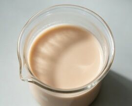 Buen precio Agente de apresto superficial de estabilidad mecánica excelente, catiónico líquido marrón claro a marrón oscuro, adecuado para recubrimiento de papel en línea