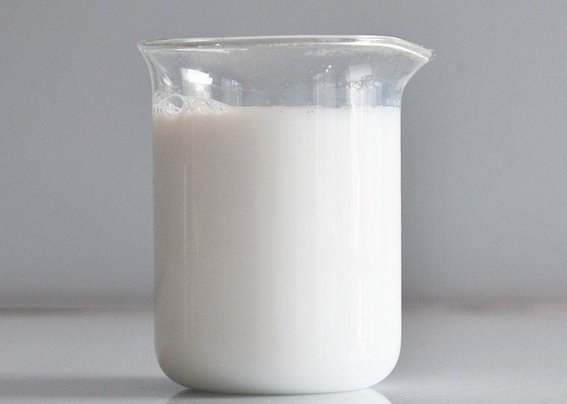 Ayuda blanca orgánica JH-8501 líquido de la retención del polímero de la emulsión para la fabricación del papel y de la pulpa