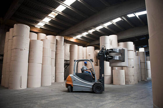 Buen precio Soluble en agua Agente de dimensionamiento de superficies acrílico de estireno catiónico Solvente acuático ideal para el tratamiento de la superficie del papel y la impresión mejorada en línea