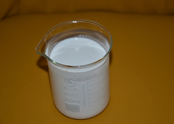La emulsión blanca negativamente - cargó partículas del llenador de la pulpa que la retención ayuda al 37%